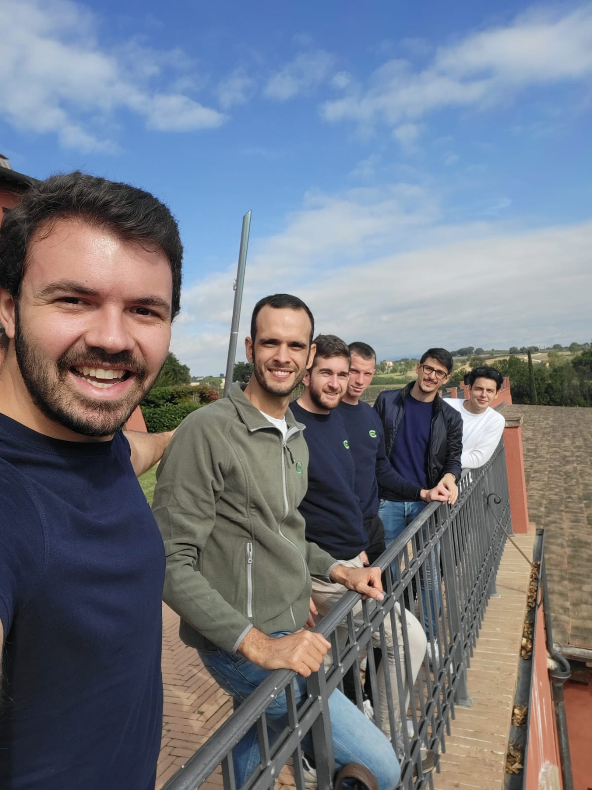hoy nuestros tecnicos estan visitando los campos experimentales ubicados en