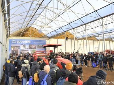 Der technische Gartenbau vor Ort ist voller Besucher