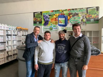 Siamo in visita presso il nostro rivenditore Sveva Farm ad
